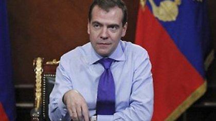 Ψήφο σταθερότητας ζητεί ο Μεντβέντεφ