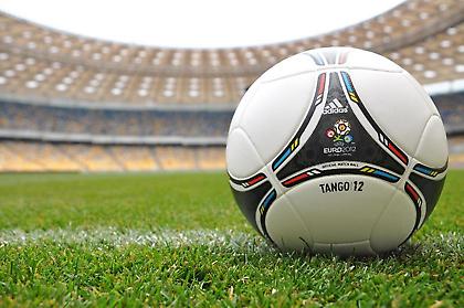 Tango 12: Η επίσημη μπάλα του Euro από την Adidas