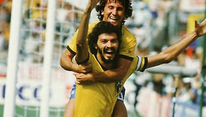 Τσέ, Φιντέλ, Πελέ και Σωκράτης μαζί...