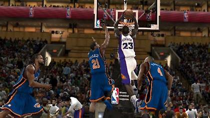 Παίκτες σε φαστ φουντ και στριπτιτζάδικα