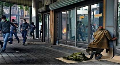 Όταν τα ΜΜΕ υποκλίνονται σε μία ΦΩΤΟ...