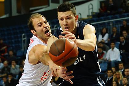 Αντί για κοστούμι, τη … φέσωσε