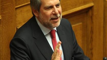 «Η ανόητη δήλωση Παπουτσή για τους κουκουλοφόρους»