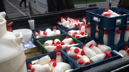 Ουρές για το δωρεάν γάλα των κτηνοτρόφων