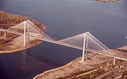 Βούτηξε από την γέφυρα της Χαλκίδας