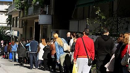 Χωρίς δουλειά πάνω από ένα χρόνο οι μισοί άνεργοι