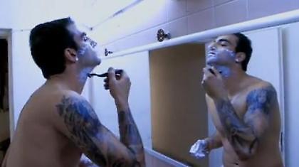 Γιατί ξυρίζεται ο Μάκος; (video)