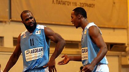 Όλοι στο γήπεδο