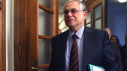 Δύει το άστρο του Παπαδήμου