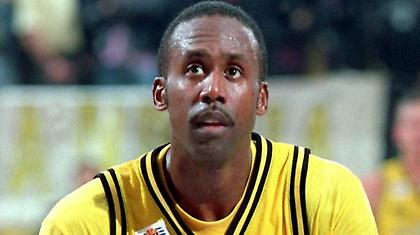 Ο Ρολάντο Μπλάκμαν στο... Παγκράτι! (video)