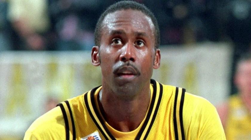 Ο Ρολάντο Μπλάκμαν στο... Παγκράτι! (video)