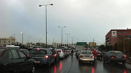 Μποτιλιαρίσματα λόγω της βροχής