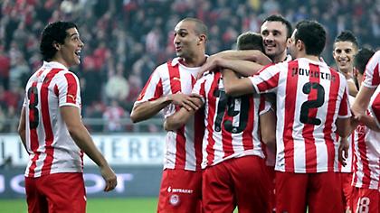 Mονομαχία σε κοκκινοπράσινο φόντο