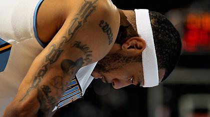 Φεύγει, αλλά… περιμένει