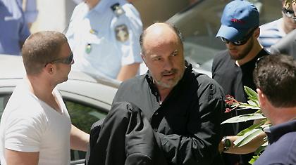 Μπέος: «Θα πέσει η Χούντα»!