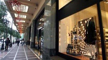 Ανοιχτά τα μαγαζιά έως τις 18:00 για τα τελευταία ψώνια