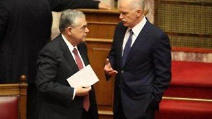 Στήριξη Παπανδρέου σε Παπαδήμο