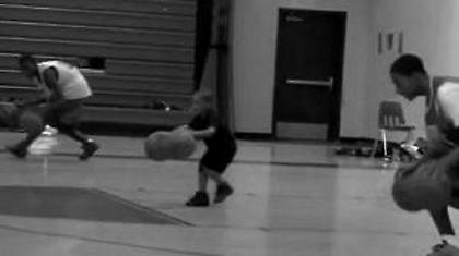 Μπασκετμπολίστας φαινόμενο ετών 4! (video)