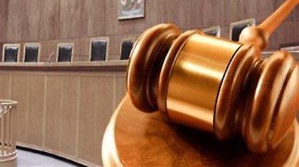 Αμετακίνητοι στην παραίτηση οι δύο εισαγγελείς