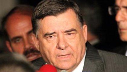 Συνάντηση των πολιτικών αρχηγών ζητά ο Καρατζαφέρης