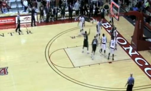 Φοβερό, αλλά… παράνομο buzzer-beater (video)