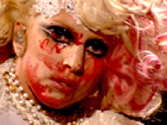 Έκανε μπάνιο σε αίμα η Lady Gaga!