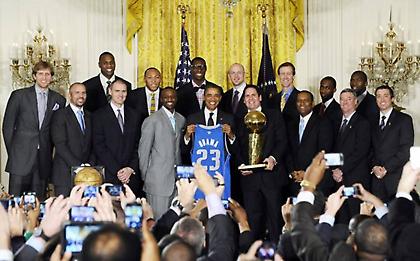 Οι «Μαβς» στον Ομπάμα (pics)