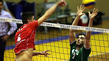 Στο πλευρό του Ντονά οι Έλληνες ποδοσφαιριστές