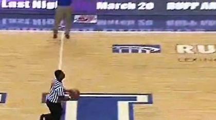 Έβαλε καλάθι από το κέντρο, αλλά δεν του δίνουν το βραβείο (Video)