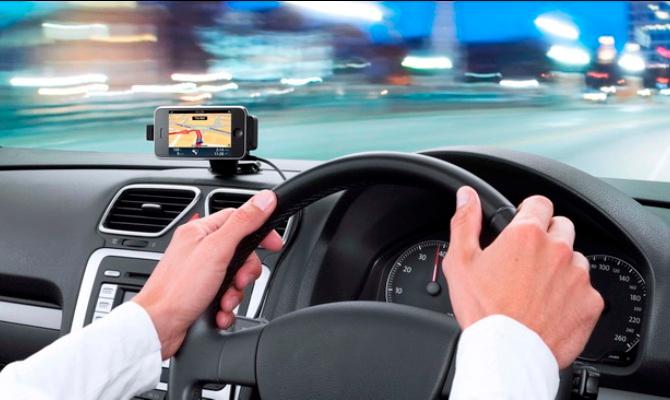 Πλοηγός οδήγησης με υποστήριξη Facebook και Twitter