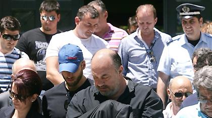 Μένουν «μέσα» Μπέος, Τσακογιάννης