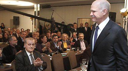 Πέρασε η πρόταση Παπανδρέου