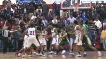 Το πιο απίθανο νικητήριο καλάθι (video)