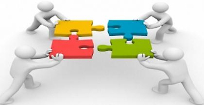 Πολιτική δε γίνεται με ψευτομαγκιές, αλλά με συνεργασία