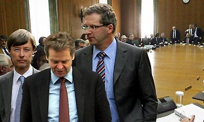 Μπαράζ επαφών το σαββατοκύριακο