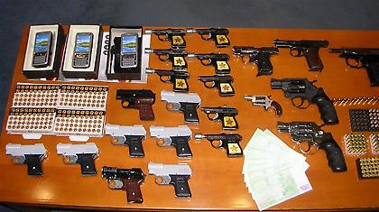 Συνελήφθησαν για παράνομη κατοχή και εμπορία όπλων