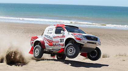 Είδε βάθρο το Hilux στο Ντακάρ