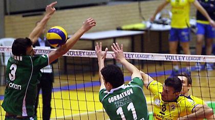 Συνεχίζουν ακάθεκτοι