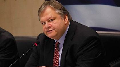 Εξετάζουν μείωση σε φόρους και ΦΠΑ