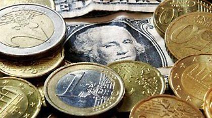 Οι οίκοι αξιολόγησης «δουλεύουν για το δολάριο»