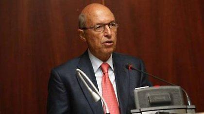 Αποδοκίμασαν τον Κώστα Σημίτη στη Γερμανία