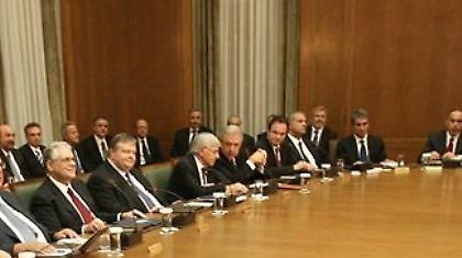 Ο Παπαδήμος παρουσιάζει στους υπουργούς τα μέτρα για το νέο δάνειο