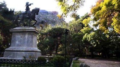 Προσπάθησαν να κλέψουν το άγαλμα του Κολοκοτρώνη!