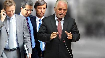 Αμετακίνητη η τρόικα!