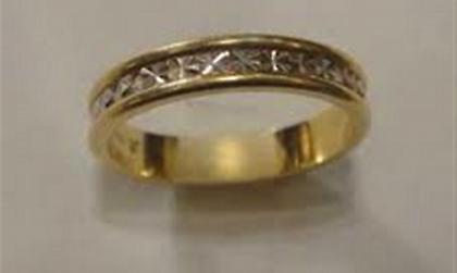 Την έδεσαν χειροπόδαρα και της έκλεψαν τη βέρα!