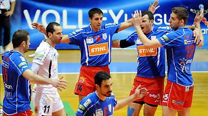 Συνεχίζει ακάθεκτος ο Φοίνικας