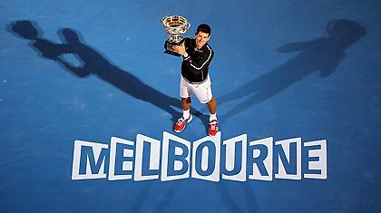 Ο Τζόκοβιτς έβαλε το τρόπαιο στο κεφάλι του Ντίβατς (pic)