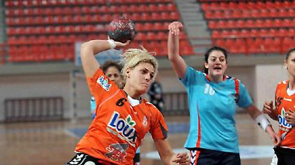 Το σύστημα στα πλέι οφ, πλέι άουτ στο χάντμπολ γυναικών