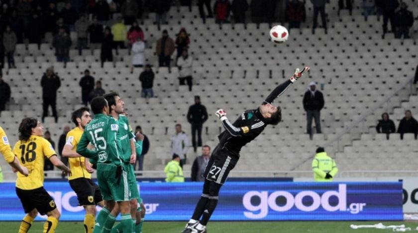 Γκολ από το... σπίτι του! (video)