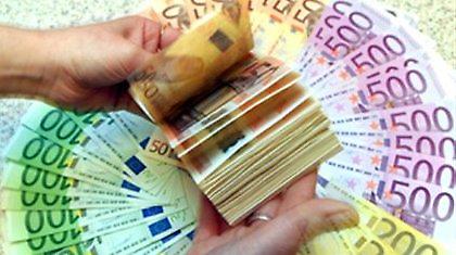 Οι βουλευτές μειώνουν τους μισθούς τους! Στη Γαλλία όχι εδώ…